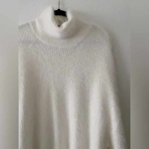H&M | Fuzzy Cream Sweater - Picture 2 of 5